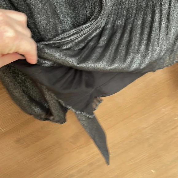 Nanette Lepore breezy black sparkle pleated blouse, size small - Picture 4 of 7